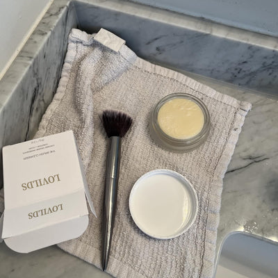  Awesome product to clean your makeup brushes